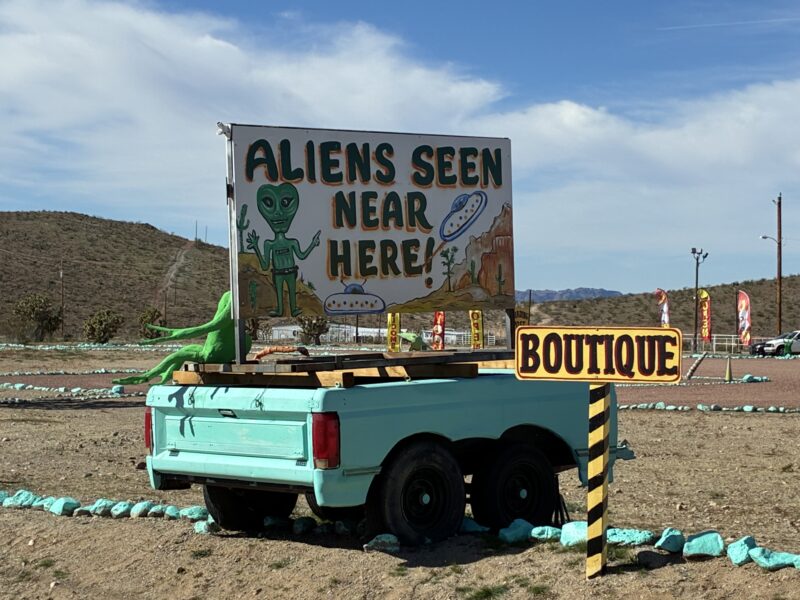 ラスベガス発：UFO エイリアン探求 ツアー（貸切りチャーター）５〜１０日間　日本語